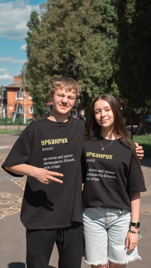 💬 «Я ще не бачив жодної людини, яка б пошкодувала, що прийшла в Урбанрух».  Команда, партнери, випускники попередніх хвиль та учасники Урбанруху з громад, які зовсім нещодавно завершили навчання, діляться своїми враженнями, досвідом і тим, що для них означає бути частиною цієї спільноти.  ❓Що ми винесли з цього відео?  Спроба нічого тобі не коштує. Але саме вона може стати початком великих змін — для тебе, твоєї команди та твоєї громади.  🔗 Спробувати варто! Реєструйтеся на Урбанрух — посилання вже чекає в біо.